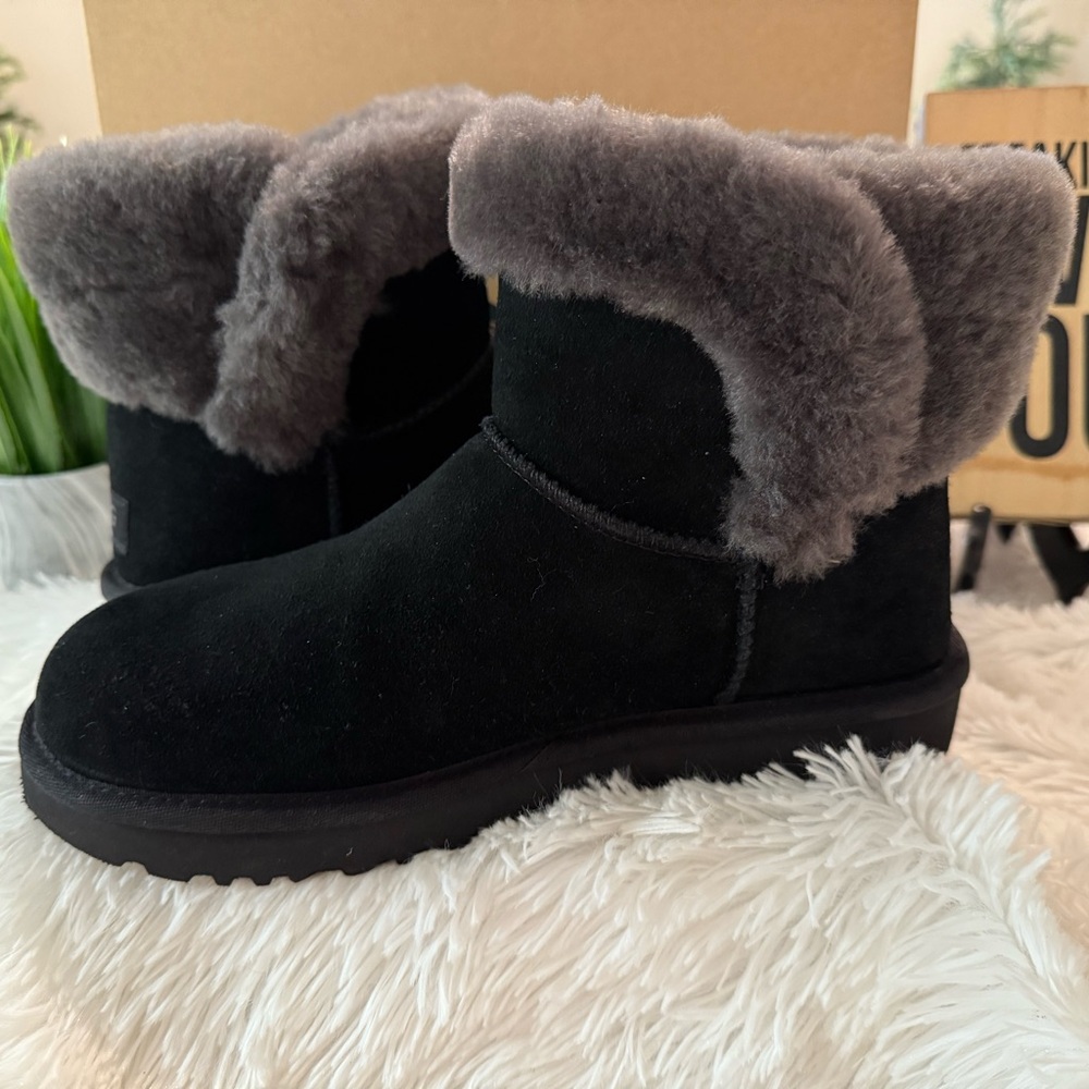 UGG Saniya Mini Bootie